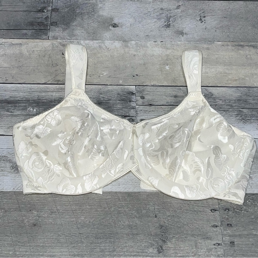 WACOAL Awareness Underwire Bra - White - Size - 34DDD .US / 34E .UK